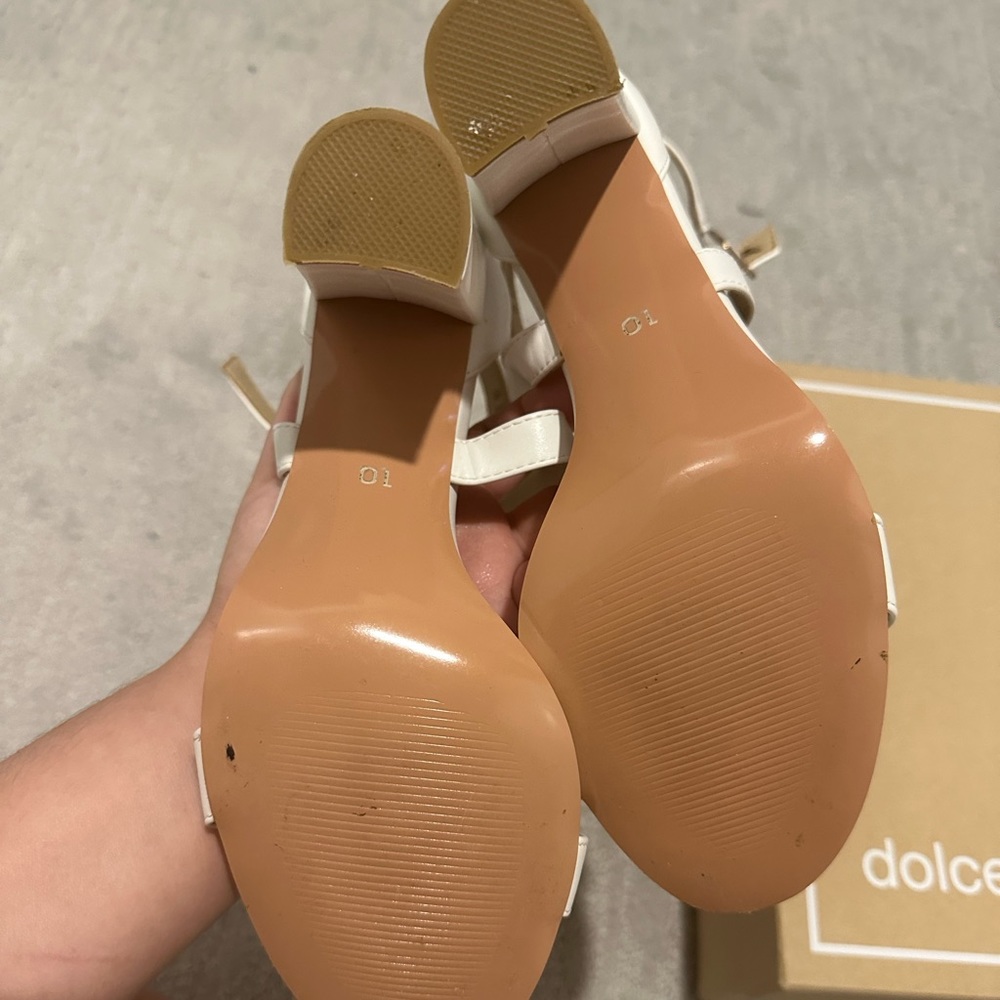 White Heels 🛍️ - Picture 3 of 4